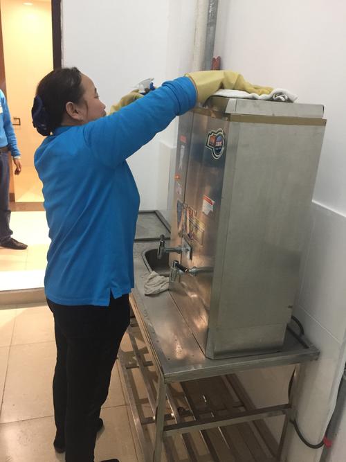 万事通之苏宁广场专业保洁服务 打造洁净商业空间的专业力量